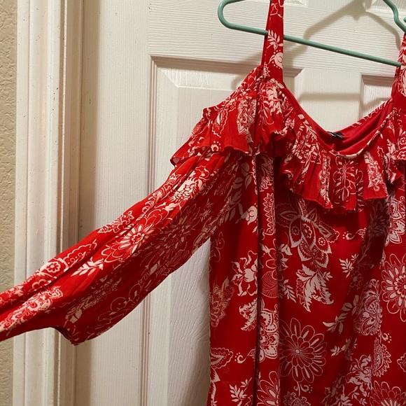 Cold shoulder shirt - Picture 2 of 5